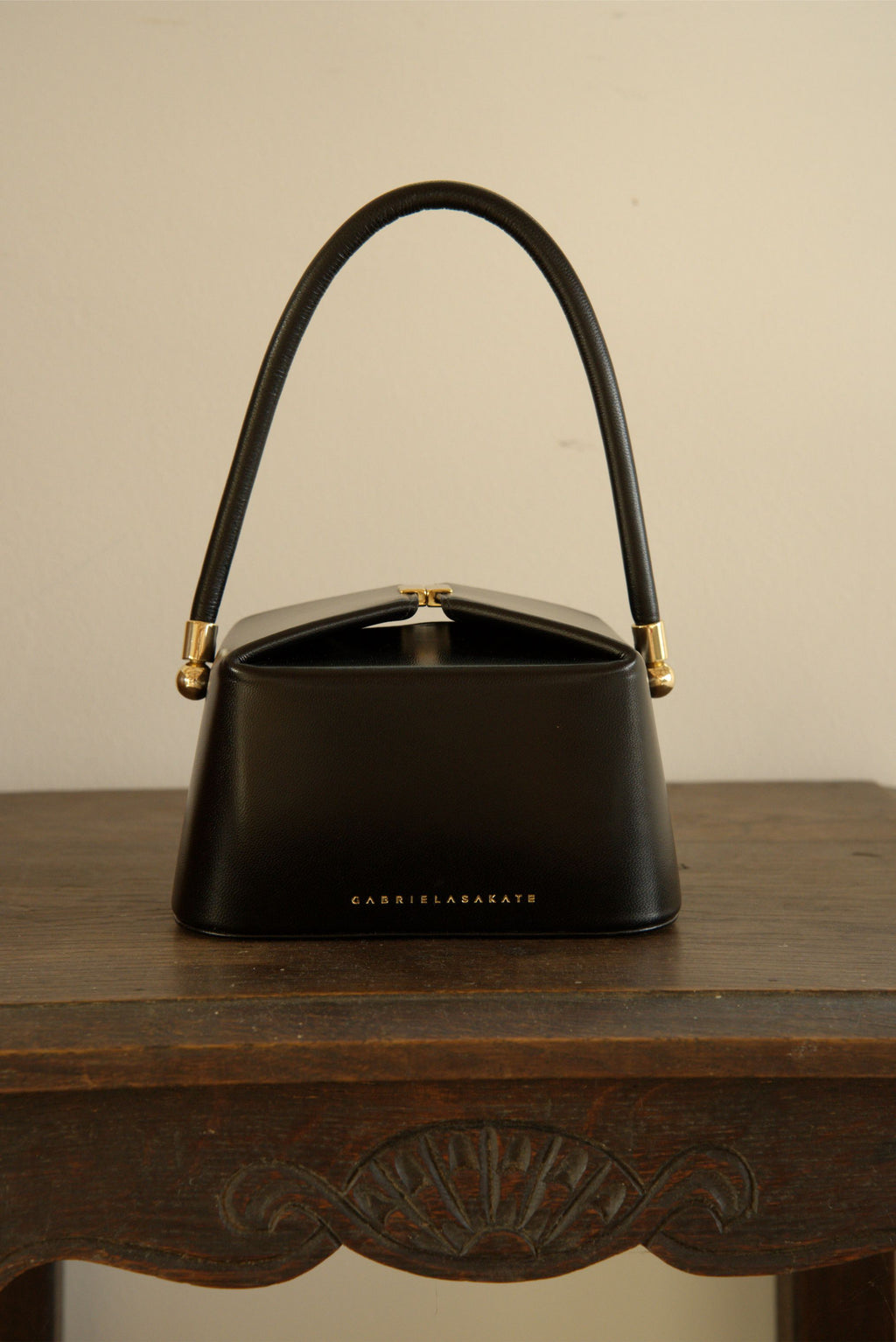 Bolsa Shiu preta - Gabriela Sakate